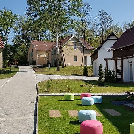 Kenese-Voelgye Villahotel Balatonkenese Exteriör bild