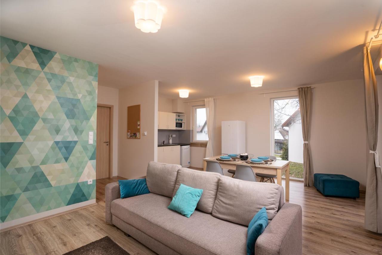 Kenese-Voelgye Villahotel Balatonkenese Rum bild
