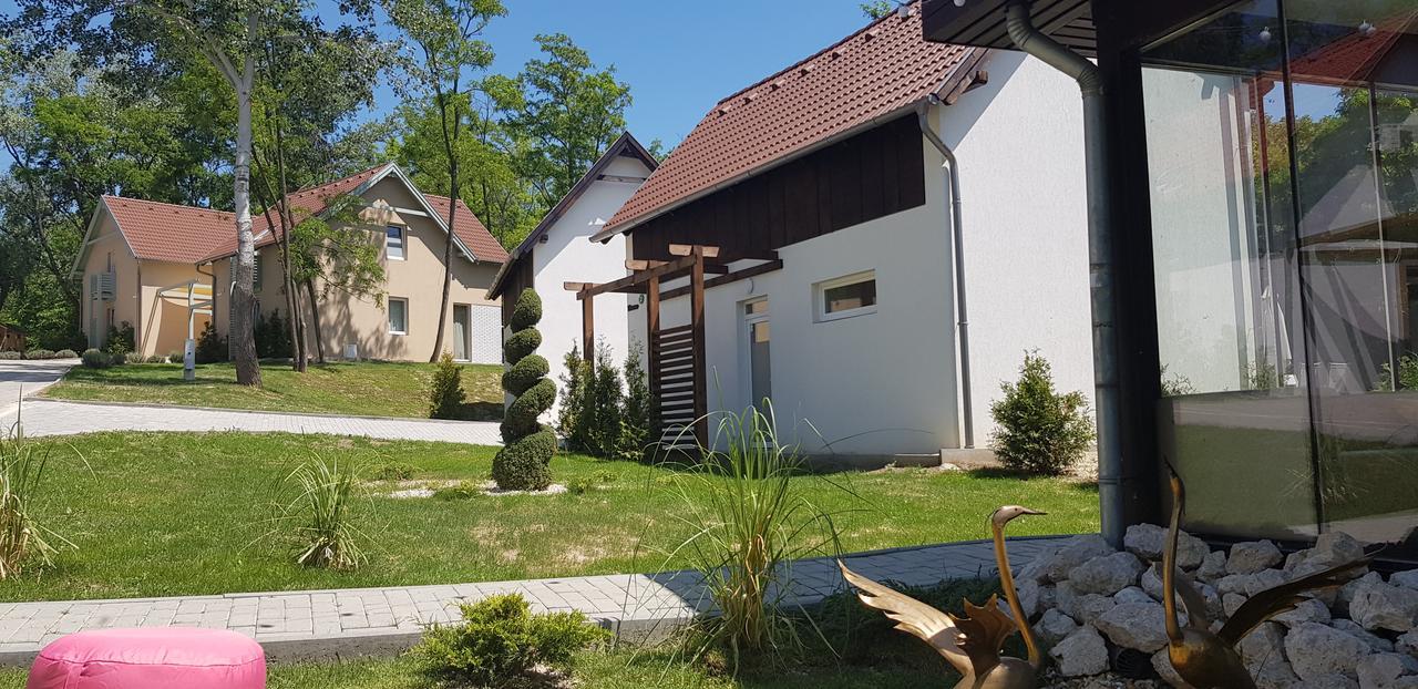 Kenese-Voelgye Villahotel Balatonkenese Exteriör bild