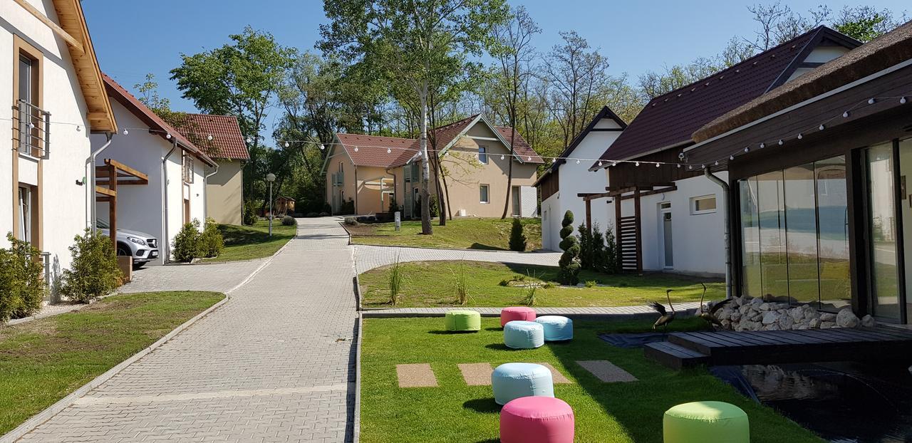 Kenese-Voelgye Villahotel Balatonkenese Exteriör bild